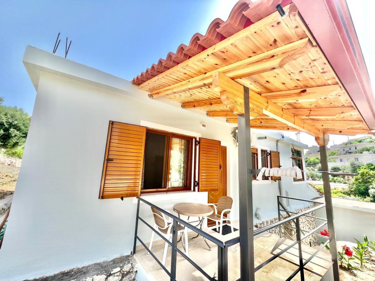 Coral Guesthouse Саранде Екстериор снимка