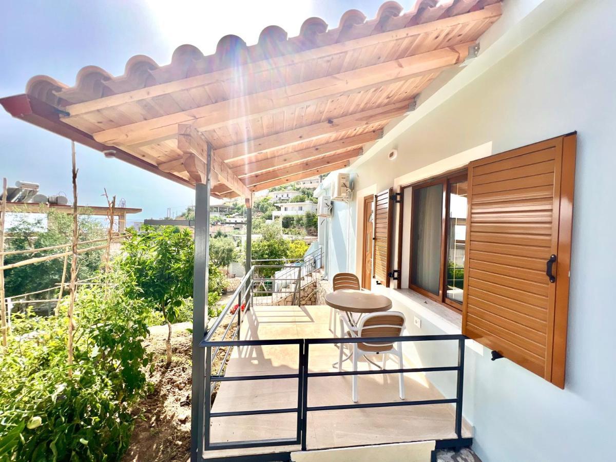 Coral Guesthouse Саранде Екстериор снимка