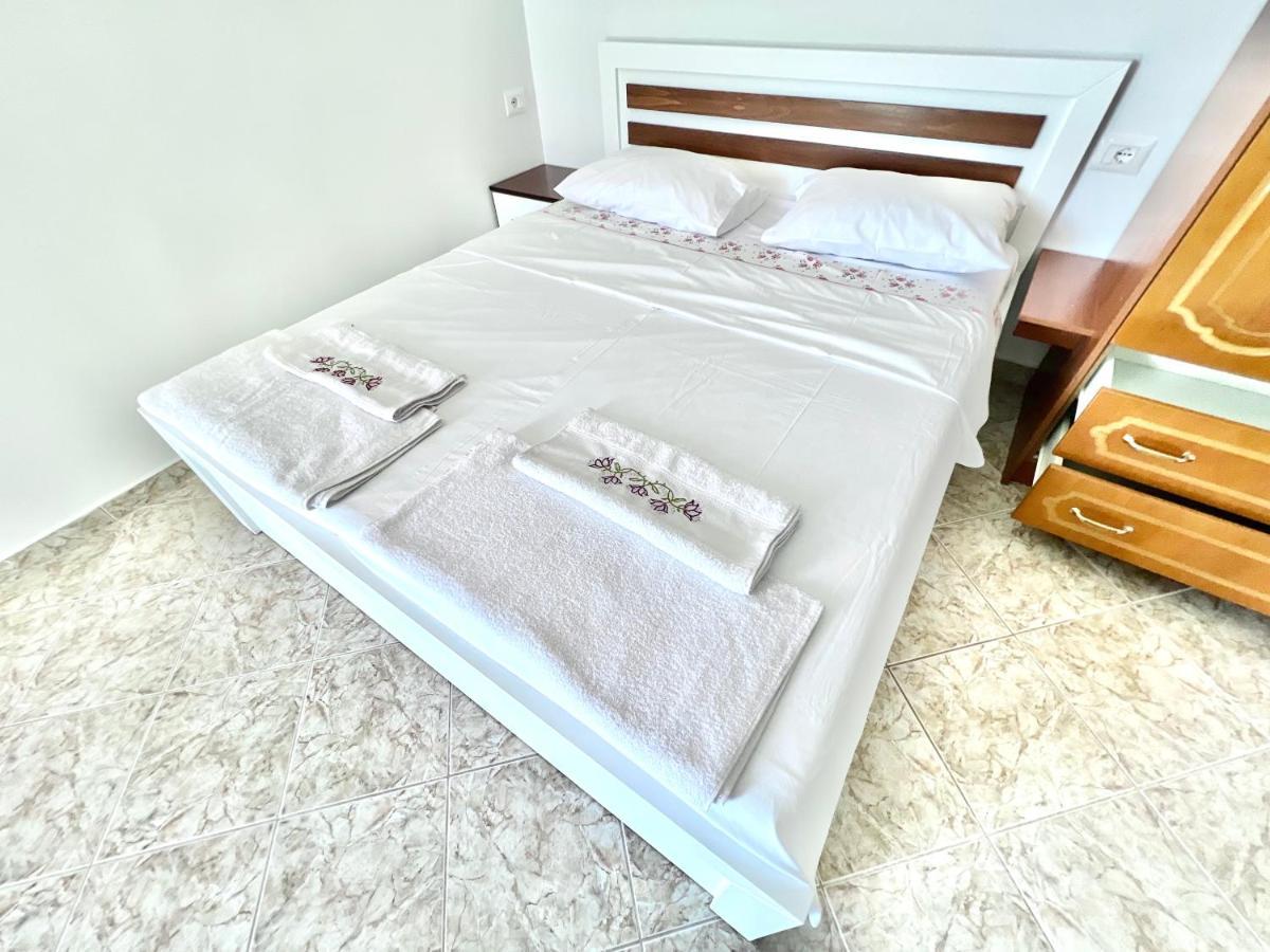 Coral Guesthouse Саранде Екстериор снимка