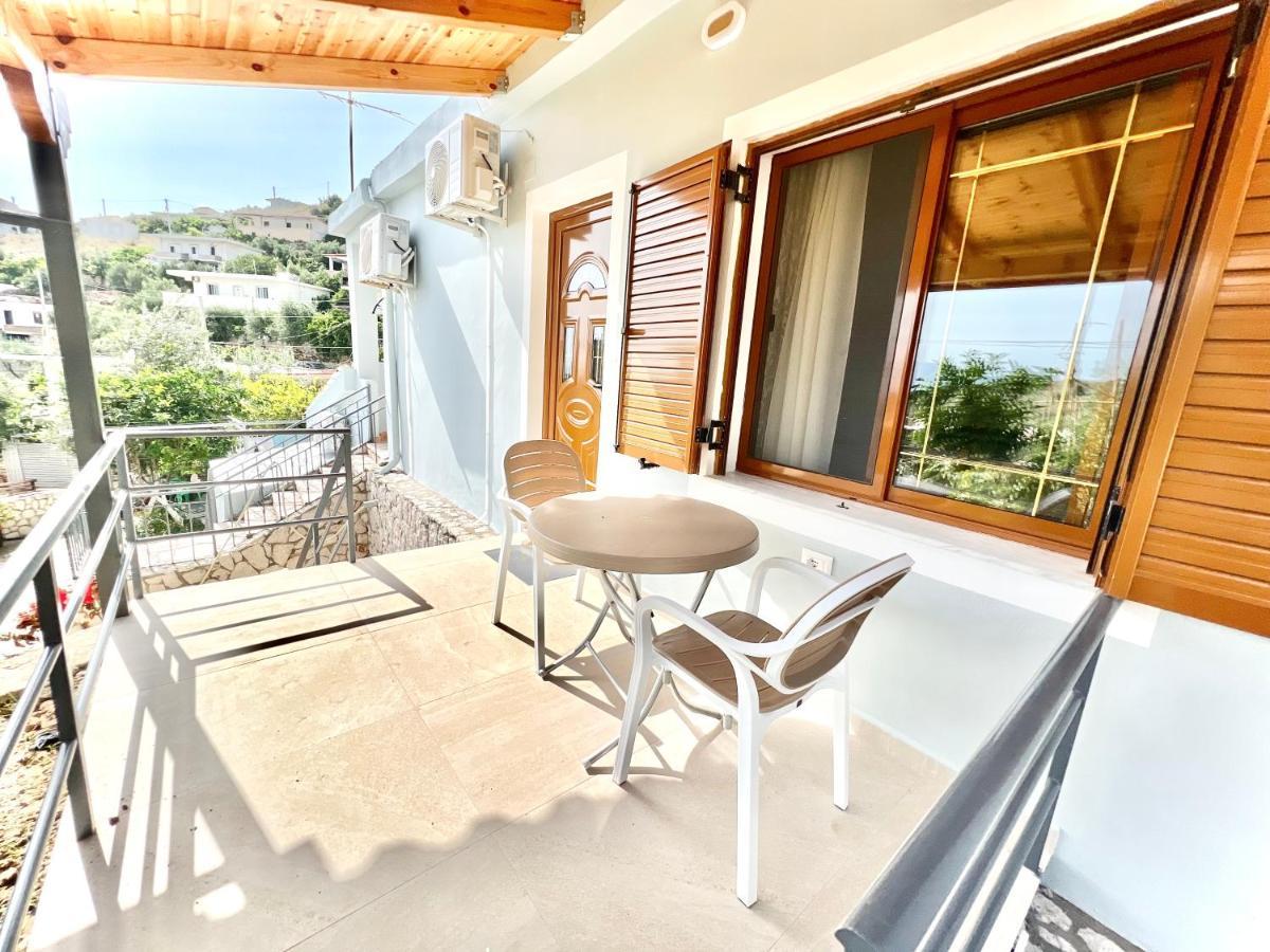 Coral Guesthouse Саранде Екстериор снимка