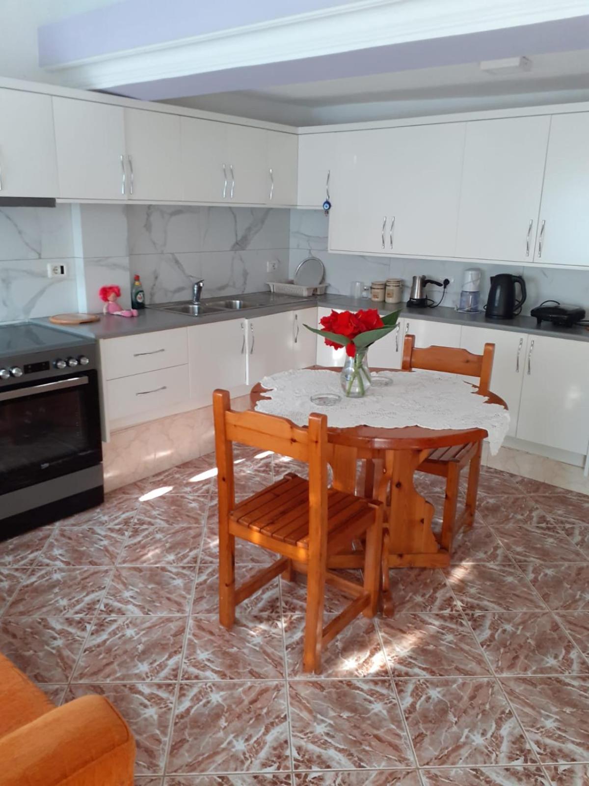 Coral Guesthouse Саранде Екстериор снимка